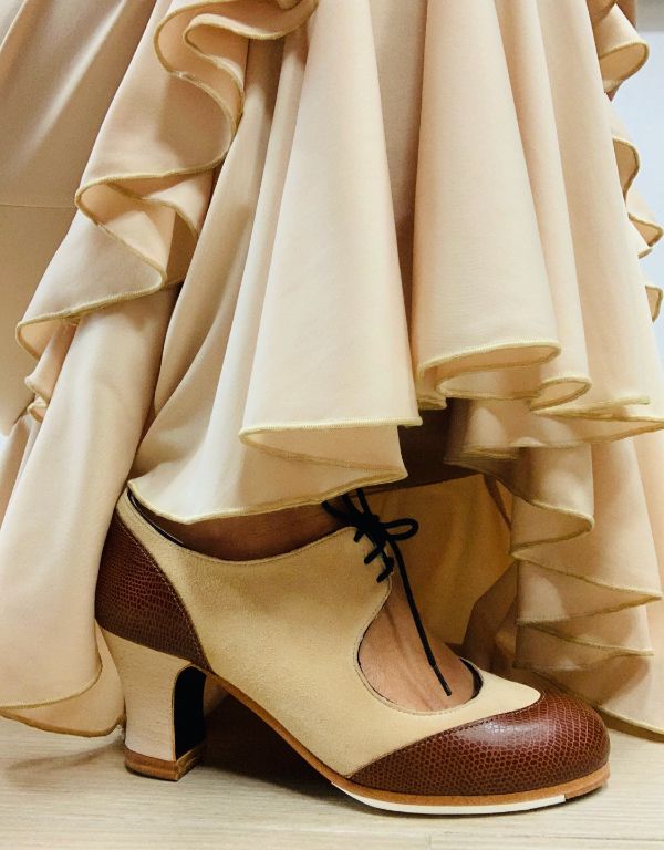 Zapatos para bailar flamenco. Marca Begoña Cervera. Combinados en piel y cocodrilo. Tacón de madera.