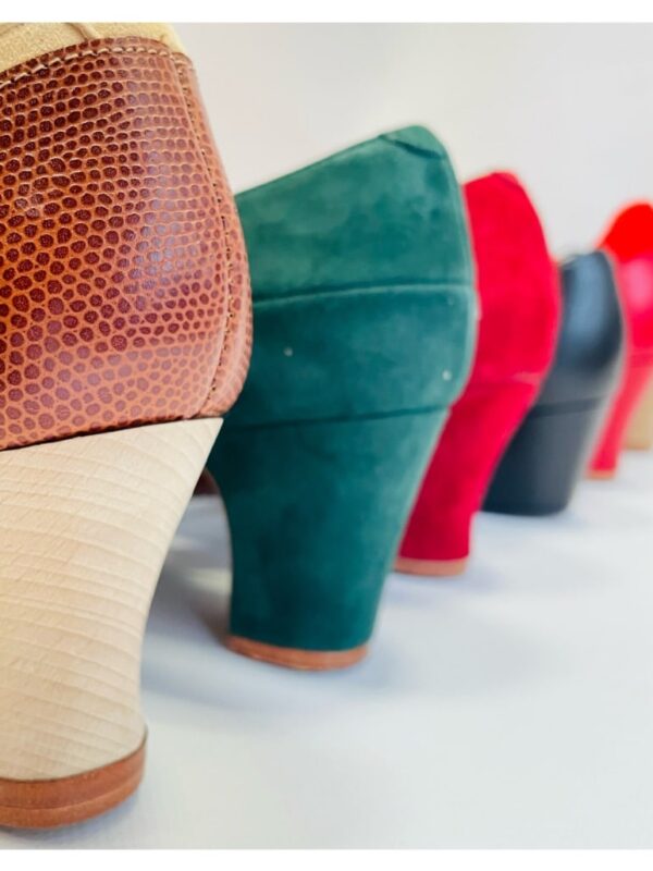 Zapatos de flamenco en tienda o Whatsapp