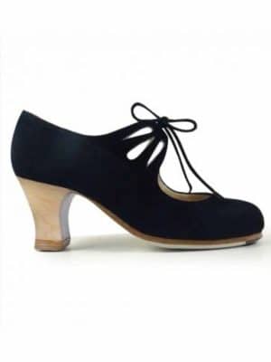zapato de flamenco negro de ante atado con cordón y tacón carrete alto madera