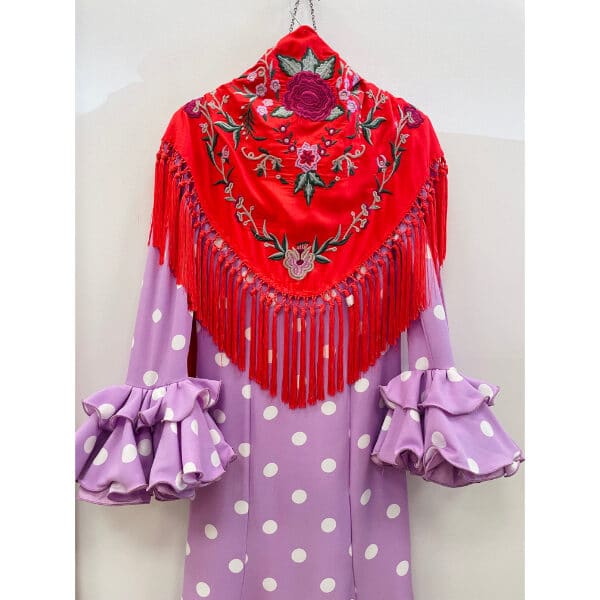Mantoncillo coral bordado en morado y verde de flamenca